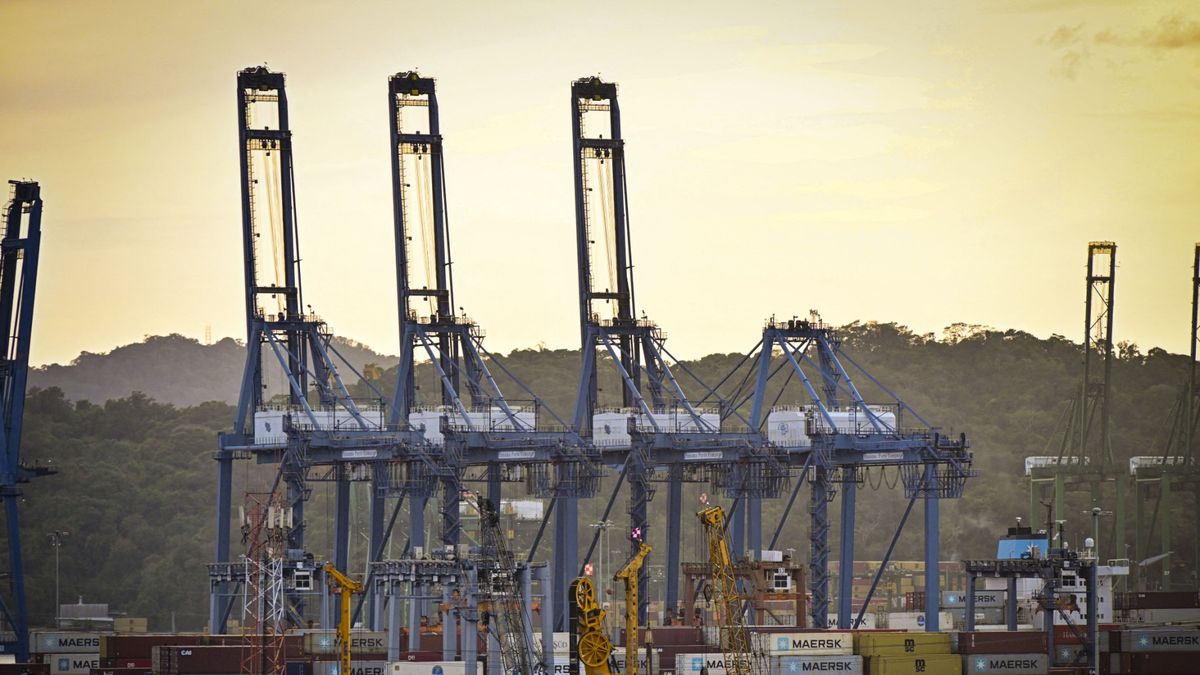 La concesión por la que la compañía hongkonesa CK Hutchison operaba dos puertos en el Canal de Panamá fue anulada el jueves por la Corte Suprema del país centroamericano, en momentos en que Estados Unidos presiona por reducir la presencia china en esa estratégica vía interoceánica. La concesión por la que la compañía hongkonesa CK Hutchison operaba dos puertos en el Canal de Panamá fue anulada el jueves por la Corte Suprema del país centroamericano, en momentos en que Estados Unidos presiona por reducir la presencia china en esa estratégica vía interoceánica.