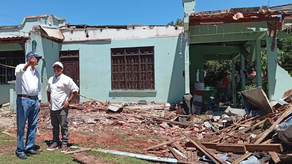 El Ministerio de Vivienda y Ordenamiento Territorial (Miviot) inició los trabajos preparatorios para reconstruir viviendas afectadas por el sismo del pasado viernes 9 de octubre, con acciones en las provincias de Herrera y Coclé. Mientras avanzan las evaluaciones en el país, Los Santos registra 633 casas con daño total, según el último informe de la entidad.