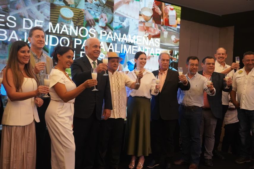 Impulsan en Panamá consumo de la producción local de lácteos.