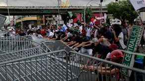 Protestas continúan pese al anuncio de bajada de combustibles y alimentos