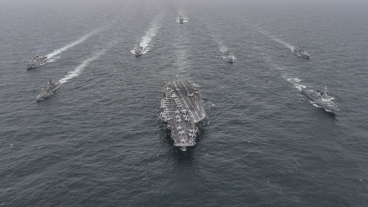 El Servicio Nacional Aeronaval informó que el portaaviones USS Nimitz y el destructor USS Gridley, buques de guerra de los Estados Unidos (EEUU) transitarán por Panamá como parte de una gira por el continente americano. El Servicio Nacional Aeronaval informó que el portaaviones USS Nimitz y el destructor USS Gridley, buques de guerra de los Estados Unidos (EEUU) transitarán por Panamá como parte de una gira por el continente americano.