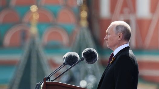 Putin llama a la victoria ante Ucrania en desfile militar en Moscú