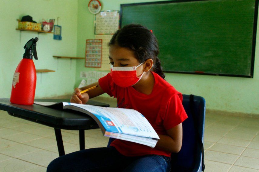 La ministra del Meduca, además agregó que el personal que no estaba físicamente en las escuelas, como supervisores, directores y funcionarios administrativos, también retornarán a las aulas.