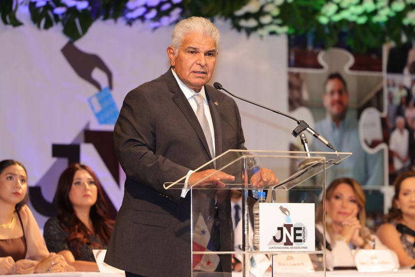 José Raúl Mulino, un político que se define como pro empresa privada, asume este lunes la Presidencia de Panamá con la promesa de devolver al país el auge económico. José Raúl Mulino, un político que se define como pro empresa privada, asume este lunes la Presidencia de Panamá con la promesa de devolver al país el auge económico.