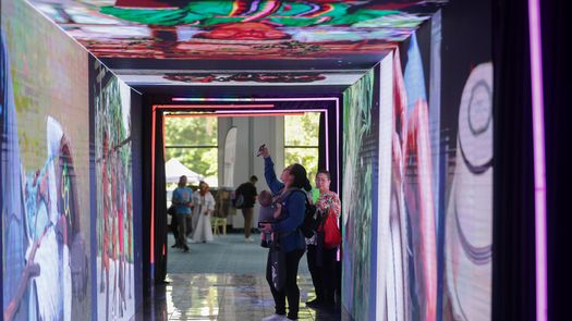Público regresa a sus raíces en museo inmersivo de la Feria Nacional de Artesanías