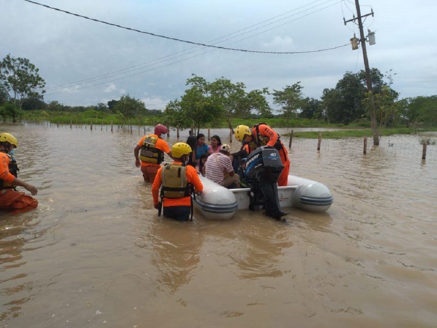 La suspensión de clases dadas por el MEDUCA serán en las escuelas Barriada Guamí, Nuevo Paraíso y Berta López en Almirante, distrito de Bocas del Toro. Foto/Sinaproc.