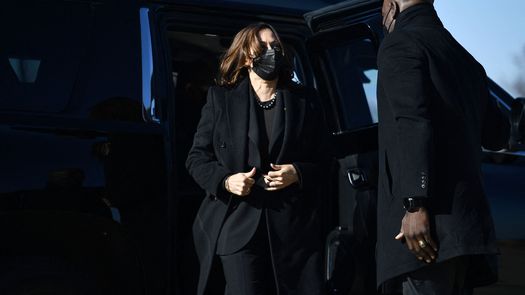 Biden retoma funciones que había traspasado a Kamala Harris