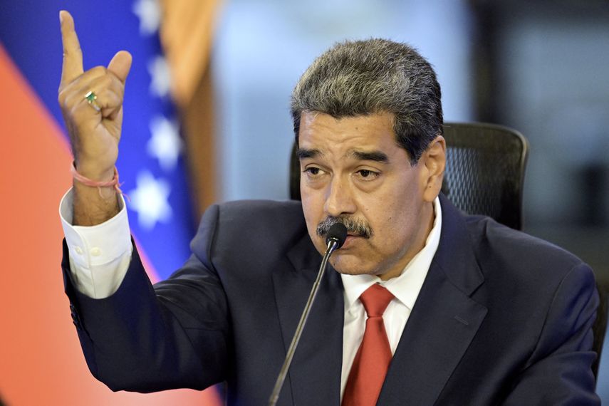 Maduro insiste en diálogo de "igual a igual" entre EEUU y Venezuela Maduro insiste en diálogo de "igual a igual" entre EEUU y Venezuela