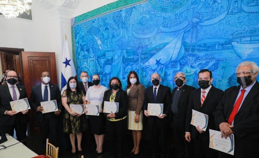 Comisión Evaluadora presenta lista corta de aspirantes a magistrados de la Corte Suprema de Justicia al presidente Nito Cortizo.