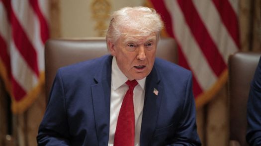 Trump amenaza con destruir la principal terminal petrolera de Irán pese al alza de los precios Trump amenaza con destruir la principal terminal petrolera de Irán pese al alza de los precios