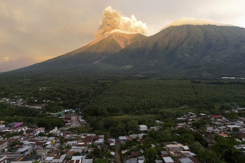 Las autoridades de Guatemala declararon este martes alerta roja