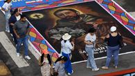 Impresionantes y coloridas alfombras de arena y sal con la imagen de la Virgen o de Cristo crucificado cubrieron este jueves las aceras en La Villa de Los Santos, en Panamá, y dieron paso a una procesión y un séquito de diablos danzantes, en la máxima expresión de la Fiesta del Corpus Christi. Impresionantes y coloridas alfombras de arena y sal con la imagen de la Virgen o de Cristo crucificado cubrieron este jueves las aceras en La Villa de Los Santos, en Panamá, y dieron paso a una procesión y un séquito de diablos danzantes, en la máxima expresión de la Fiesta del Corpus Christi.