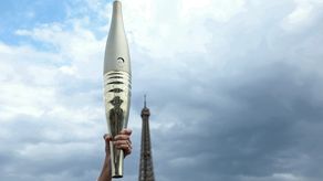Llama olímpica finaliza su recorrido en París hasta la apertura de los Juegos