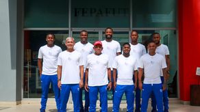 El equipo nacional emprendió el viaje este jueves.