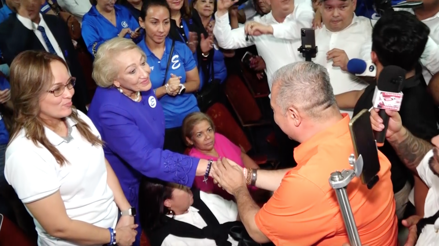 El nuevo periodo de Etelvina de Bonagas en la rectoría de la UNACHI comprende desde este lunes 21 de agosto hasta el 2028. El nuevo periodo de Etelvina de Bonagas en la rectoría de la UNACHI comprende desde este lunes 21 de agosto hasta el 2028.