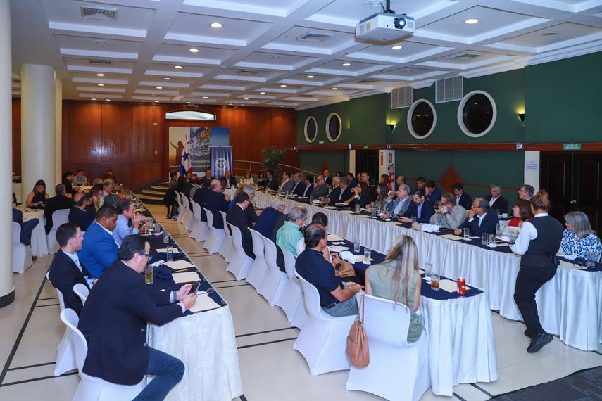 El Ministerio de Comercio e Industrias (MICI) reafirmó su compromiso de colaboración con el sector empresarial durante un encuentro con representantes de la Cámara de Comercio, Industrias y Agricultura de Panamá (CCIAP). El Ministerio de Comercio e Industrias (MICI) reafirmó su compromiso de colaboración con el sector empresarial durante un encuentro con representantes de la Cámara de Comercio, Industrias y Agricultura de Panamá (CCIAP). 