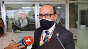 Aunque no se encontró ningún letrero prohibiendo el ingreso o atención a las personas no vacunadas, se hizo un llamado verbal a la directora administrativa para que desistan de esa medida