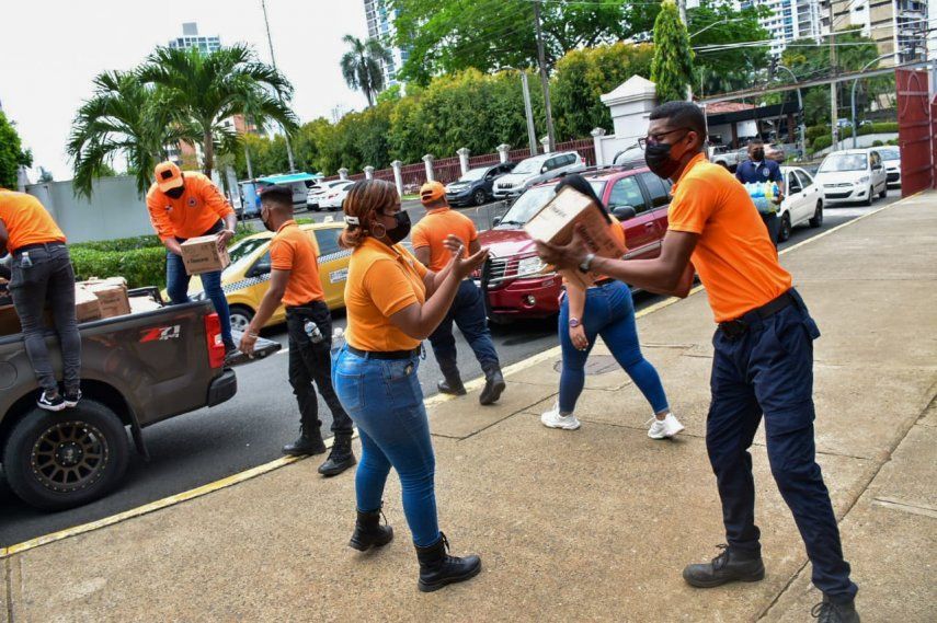 Hoy vamos a estar hasta las 4:00 p.m. en el parque Omar recibiendo la ayuda de los panameños, dijo la ministra de Desarrollo Social, María Inés Castillo.