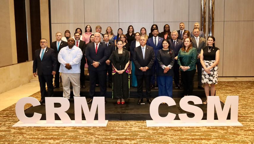 La Conferencia Regional sobre Migración (CRM) y la Conferencia Suramericana sobre Migraciones (CSM) celebraron hoy en Panamá la IV Reunión Plenaria, en la que participaron representantes de 23 países. La Conferencia Regional sobre Migración (CRM) y la Conferencia Suramericana sobre Migraciones (CSM) celebraron hoy en Panamá la IV Reunión Plenaria, en la que participaron representantes de 23 países.