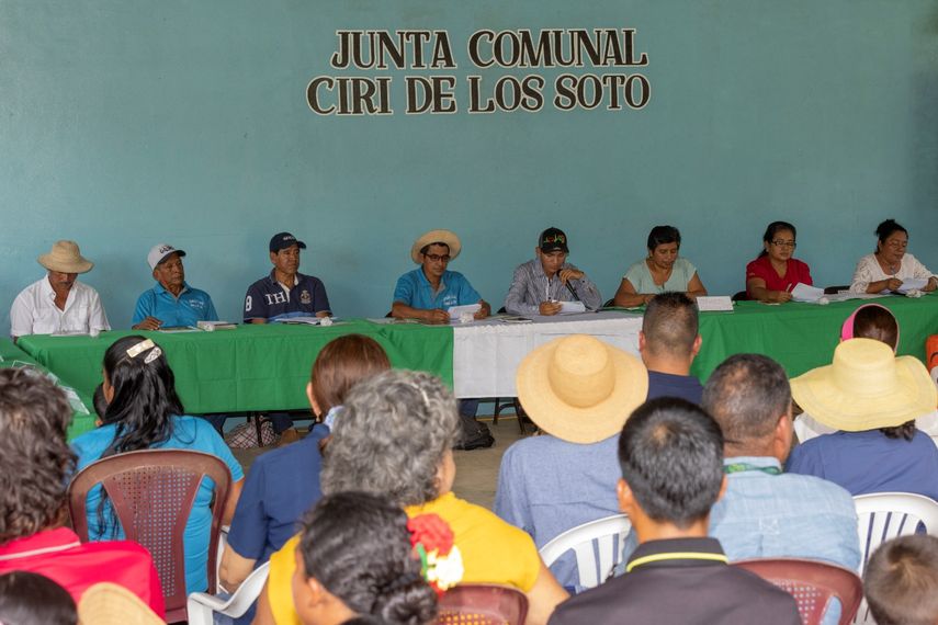 Integrantes del Consejo Consultivo de Cuenca de los ríos Cirí y Trinidad se reunieron el pasado viernes con la finalidad de analizar temas de importancia para esta región, como los avances y planes para mejorar la conectividad vial, la situación de los centros y puestos de salud, y los avances del Programa de Incentivos Económicos Ambientales (PIEA) en Capira, impulsado por el Canal de Panamá. Integrantes del Consejo Consultivo de Cuenca de los ríos Cirí y Trinidad se reunieron el pasado viernes con la finalidad de analizar temas de importancia para esta región, como los avances y planes para mejorar la conectividad vial, la situación de los centros y puestos de salud, y los avances del Programa de Incentivos Económicos Ambientales (PIEA) en Capira, impulsado por el Canal de Panamá.