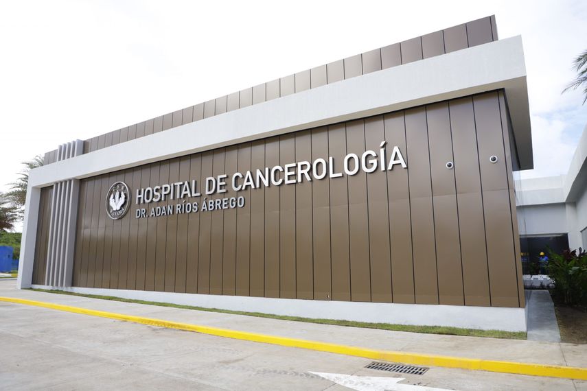 El ministro de Salud (Minsa), Fernando Boyd Galindo, destacó los avances en la implementación de un sistema integral de atención para los pacientes oncológicos en el país. El ministro de Salud (Minsa), Fernando Boyd Galindo, destacó los avances en la implementación de un sistema integral de atención para los pacientes oncológicos en el país.