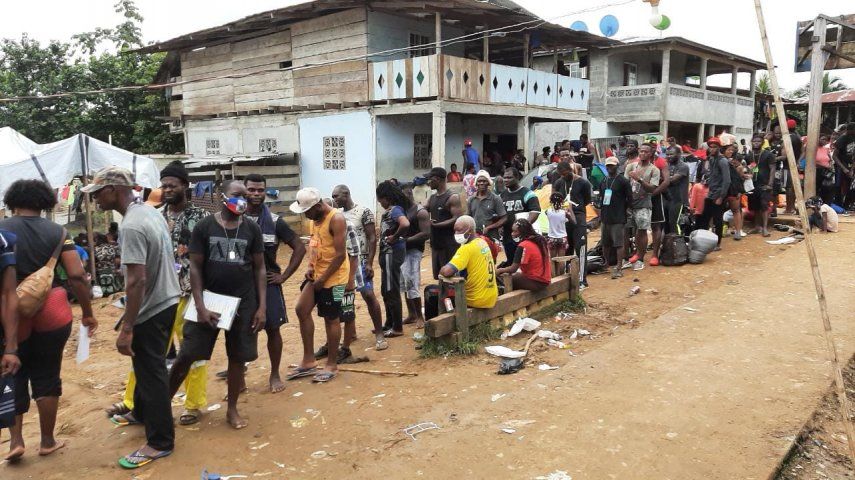 Mas migrantes arriesgan sus vidas cada mes en la selva del Darién, afirma la ONU.