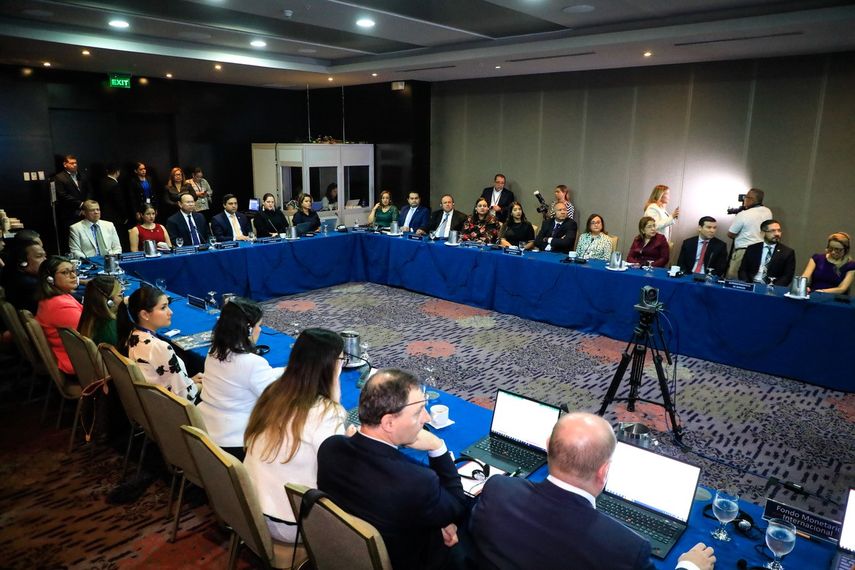 Bancos cumplen doblemente índices de adecuación de capital