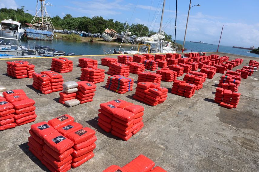 Autoridades incautan más de dos toneladas de droga en el Caribe