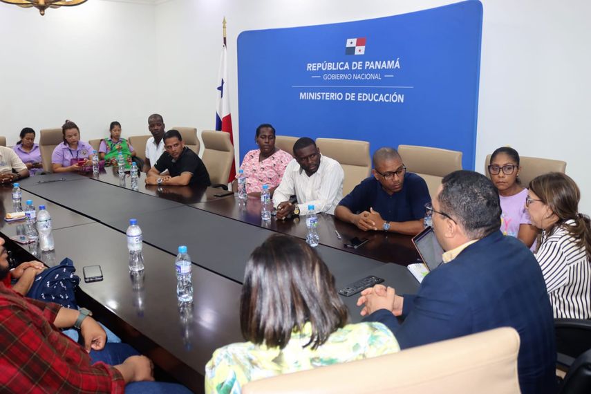 Meduca le adeuda el pago de salario a 1,800 educadores THFA. Meduca le adeuda el pago de salario a 1,800 educadores THFA.