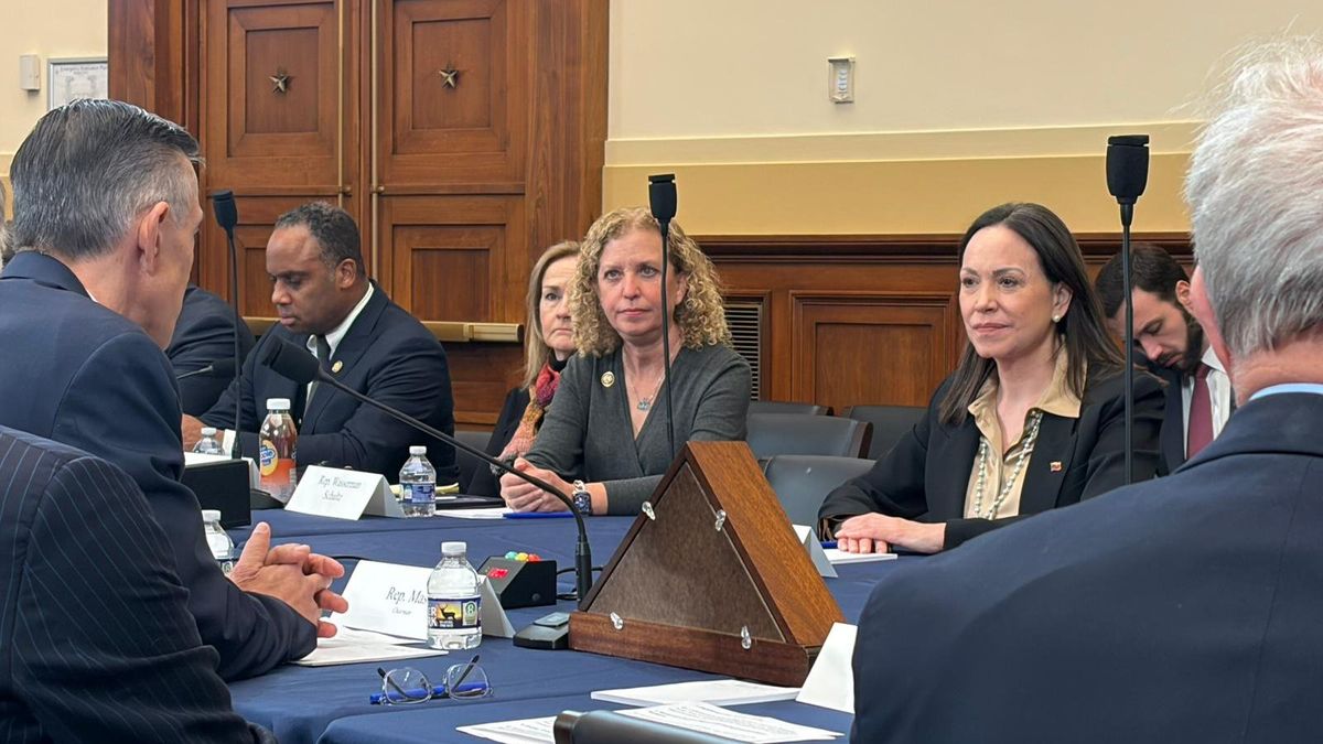 La principal opositora venezolana, María Corina Machado, aseguró este martes en Washington que su principal objetivo inmediato es regresar a Venezuela lo antes posible. La principal opositora venezolana, María Corina Machado, aseguró este martes en Washington que su principal objetivo inmediato es regresar a Venezuela lo antes posible.