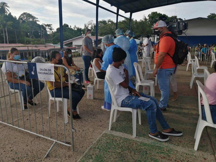 Gran asistencia de personas se reportó en los centros de barridos de vacunación habilitados en La Chorrera, provincia de Panamá Oeste y en el sector de Panamá Norte.