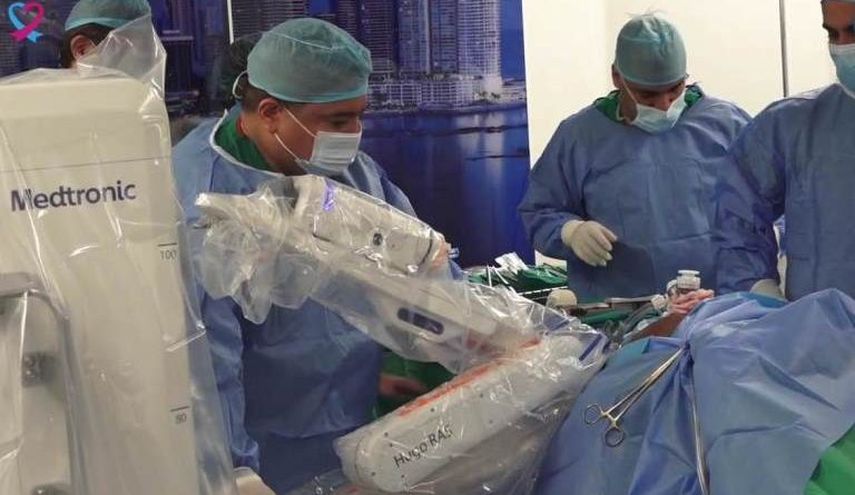 Al certificar a los dos primeros cirujanos generales en el manejo del sistema robótico Hugo RAS, la Caja de Seguro Social (CSS), se convierte en el primer hospital público del país en brindarle a los pacientes procedimientos menos invasivos y de alta precisión.