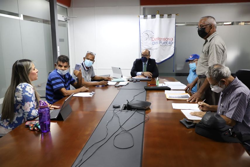 El Ombudsman les comunicó que desde la Defensoría del Pueblo se realizarán las acciones que dentro de las competencias de la entidad son permitidas para los acercamientos correspondientes a fin de solicitar su participación en la Mesa única del Diálogo.