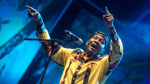 El jamaiquino Jimmy Cliff, icónica estrella del reggae que contribuyó a transformar la música de la isla en un fenómeno cultural global, murió a los 81 años, informó su familia el lunes. El jamaiquino Jimmy Cliff, icónica estrella del reggae que contribuyó a transformar la música de la isla en un fenómeno cultural global, murió a los 81 años, informó su familia el lunes.