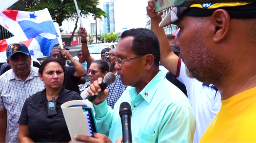 Reservistas jubilados de la policía estuvieron protestando.
