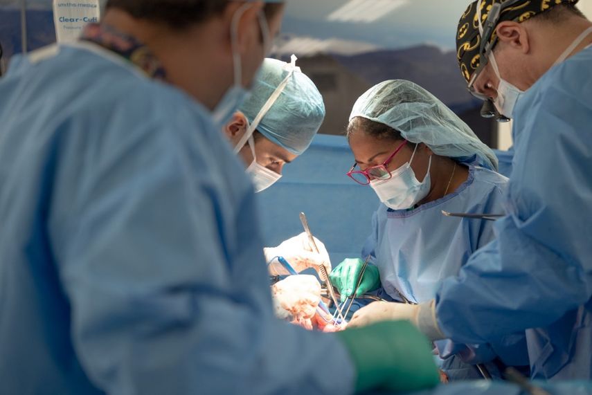 Médicos de la CSS realizan inédita cirugía en la Ciudad de la Salud
