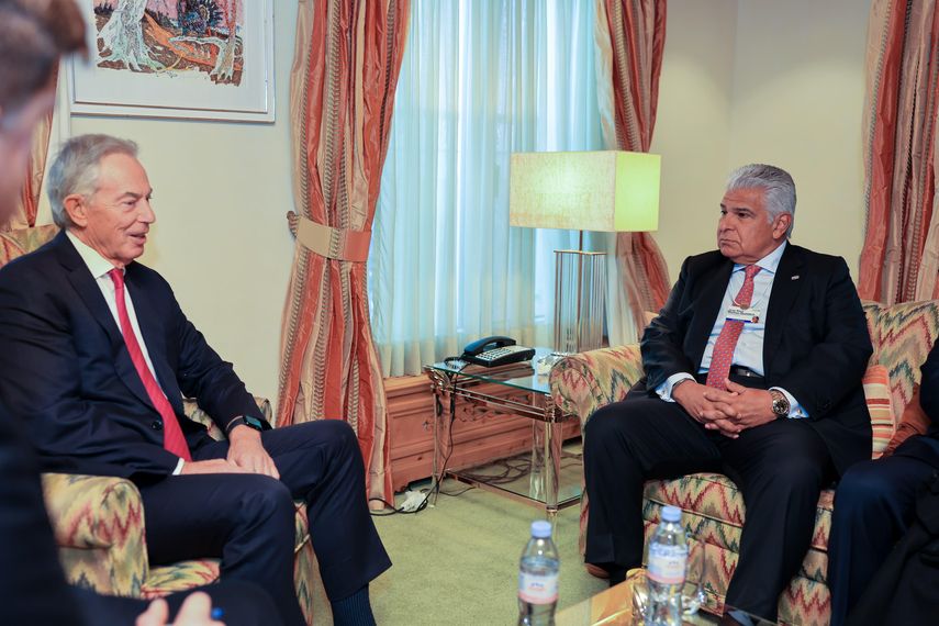 Tony Blair elogia el modelo de desarrollo panameño durante reunión con Mulino