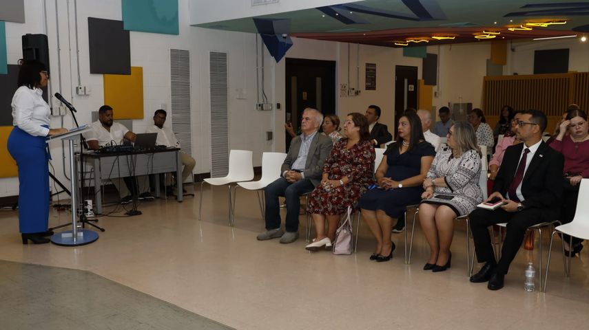Fundación "Tu Carrera" surge con el firme propósito de apoyar a la juventud panameña, de manera que, al finalizar su educación secundaria, tanto en el sector público como en el privado, los estudiantes cuenten con la información y herramientas necesarias para tomar decisiones acertadas. Fundación "Tu Carrera" surge con el firme propósito de apoyar a la juventud panameña, de manera que, al finalizar su educación secundaria, tanto en el sector público como en el privado, los estudiantes cuenten con la información y herramientas necesarias para tomar decisiones acertadas.