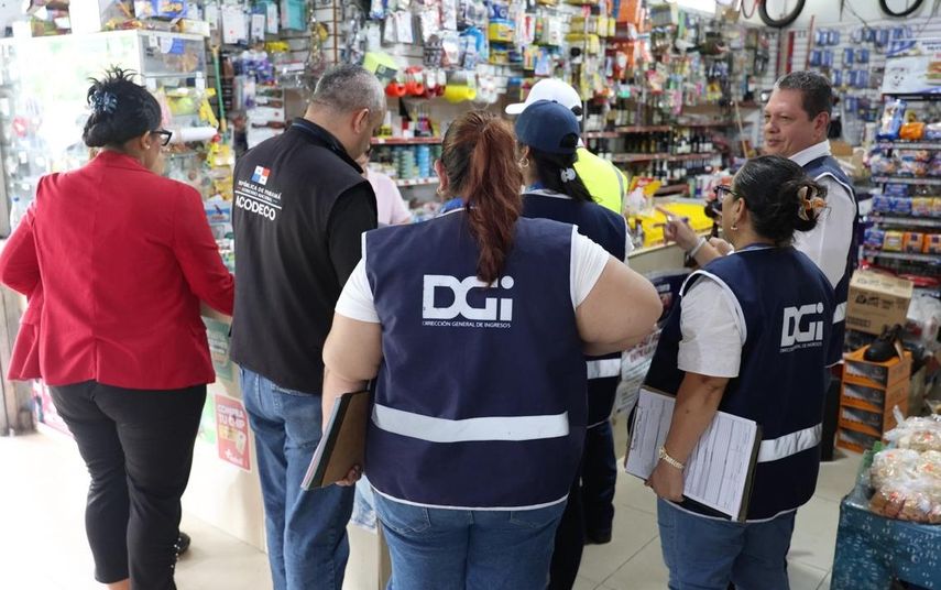 El operativo de Acodeco contó con la participación del Mitradel, la DGI, Policía Nacional y Migración. El operativo de Acodeco contó con la participación del Mitradel, la DGI, Policía Nacional y Migración.