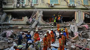 Suben a más de 2.000 los muertos por el sismo en Birmania y se diluye la esperanza de hallar sobrevivientes