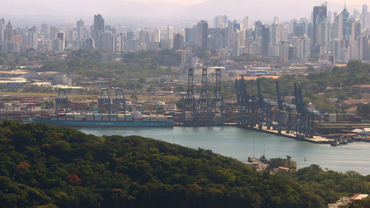 La escalada de tensión con China está afectando al registro mercante de Panamá, uno de los mayores del mundo, una situación que el gremio marítimo panameño propone enfrentar solventando por adelantado cualquier deficiencia que puedan presentar los buques abanderados por el país centroamericano. La escalada de tensión con China está afectando al registro mercante de Panamá, uno de los mayores del mundo, una situación que el gremio marítimo panameño propone enfrentar solventando por adelantado cualquier deficiencia que puedan presentar los buques abanderados por el país centroamericano.