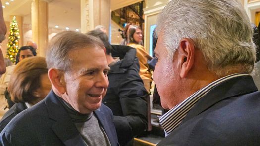 El presidente de Panamá, José Raúl Mulino, se reencontró con su homólogo venezolano, Edmundo González Urrutia, en Oslo, Noruega, de cara a la ceremonia de entrega del premio Nobel de la Paz a la líder opositora, María Corina Machado. El presidente de Panamá, José Raúl Mulino, se reencontró con su homólogo venezolano, Edmundo González Urrutia, en Oslo, Noruega, de cara a la ceremonia de entrega del premio Nobel de la Paz a la líder opositora, María Corina Machado.