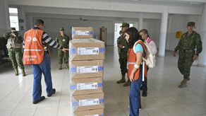 Inicia referendo sobre extradición en un Ecuador sumido en la violencia