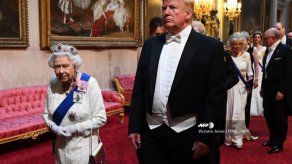 Trump es recibido por la reina tras llegar a Londres