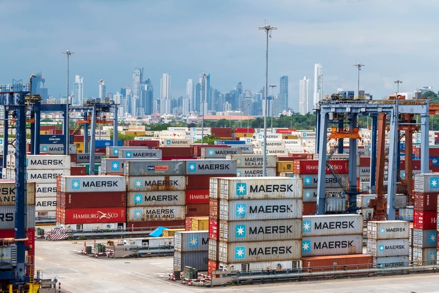 El Ministerio de Comercio e Industrias (MICI) participó en la conferencia “Navegando las nuevas fronteras del comercio: Aranceles, criptomonedas y el futuro de las exportaciones en 2025”, organizada por la Universidad Latina de Panamá. El Ministerio de Comercio e Industrias (MICI) participó en la conferencia “Navegando las nuevas fronteras del comercio: Aranceles, criptomonedas y el futuro de las exportaciones en 2025”, organizada por la Universidad Latina de Panamá.