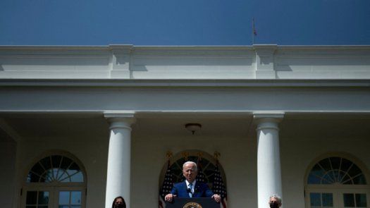 Biden celebra plan de infraestructuras aprobado por Senado