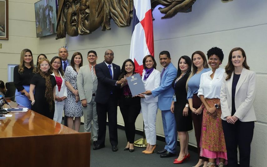 Panamá está a punto de convertirse en el tercer país de América Latina en regular las nuevas modalidades de ciberdelitos y la invasión a la vida privada, abordando delitos que trascienden fronteras. Panamá está a punto de convertirse en el tercer país de América Latina en regular las nuevas modalidades de ciberdelitos y la invasión a la vida privada, abordando delitos que trascienden fronteras.