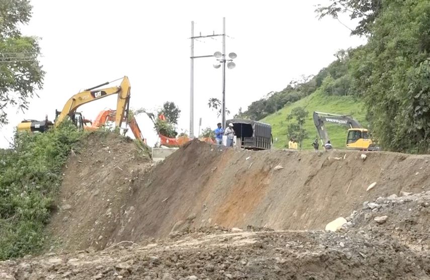 Renacimiento: Vías se mantienen en cierre por construcción