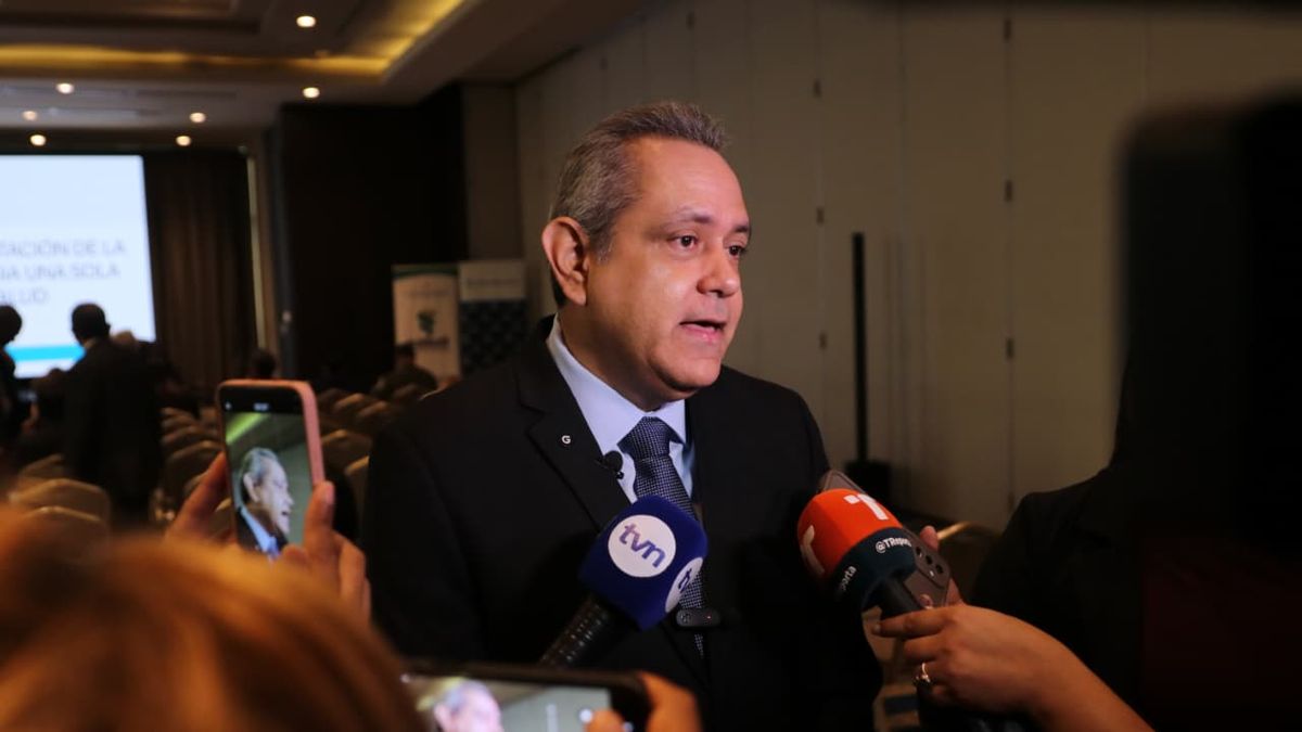 El Ministerio de Salud (MINSA) mantiene activa la vigilancia epidemiológica tras detectar dos casos importados de sarampión en ciudadanos extranjeros que ingresaron al país por diferentes rutas, mientras las autoridades sanitarias avanzan en la ubicación y monitoreo de los contactos estrechos para descartar contagios secundarios. El Ministerio de Salud (MINSA) mantiene activa la vigilancia epidemiológica tras detectar dos casos importados de sarampión en ciudadanos extranjeros que ingresaron al país por diferentes rutas, mientras las autoridades sanitarias avanzan en la ubicación y monitoreo de los contactos estrechos para descartar contagios secundarios.
