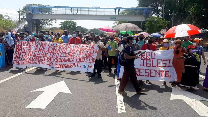 Miembros de la comarca Ngäbe-Buglé se han acostumbrado a cerrar la carretera interamericana como modo de protesta